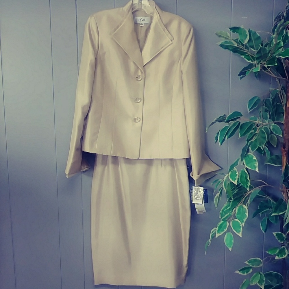 NWT LE SUIT skirt and jacket champgane sz.4